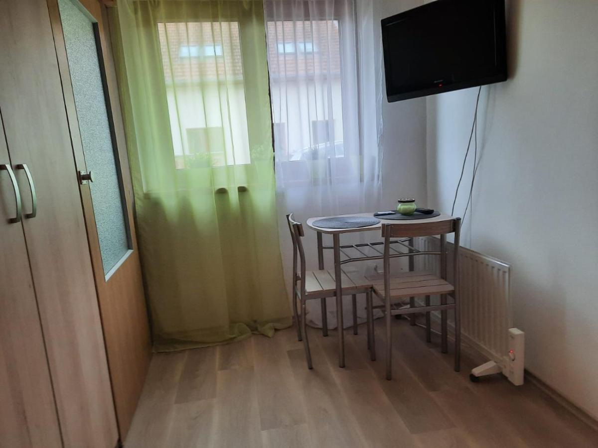 Utulne Studio U Marianskeho Udoli V Brne - Lisni Brünn  Kültér fotó